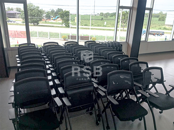 จัดส่งเรียบร้อยค่ะ หน้างานนี้ลูกค้าได้เลือกซื้อเก้าอี้สัมมนา เก้าอี้ห้องประชุมมีล้อเลื่อน