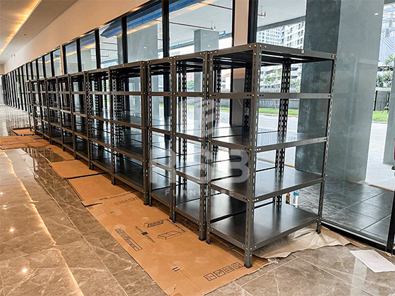 สินค้าในรูปคือ ชั้นวางหนังสือ เหล็กหนา 4 ชั้น รุ่น S-205 ยี่ห้อ Taiyo ลูกค้าให้ทางเรานำไปประกอบติดตั้งบริเวณโซนนั่งคอย