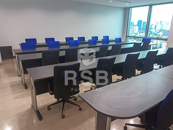 นำรีวิวภายในห้องประชุมของหน้างานนี้มาฝากค่ะ หน้างานนี้ลูกค้าได้เลือกใช้โต๊ะประชุมขาเหล็กปั้มเงา ตัวต่อทรงตัว U