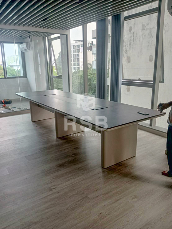 หน้างานนี้เป็นสถานที่ออฟฟิศเปิดใหมค่ะ ลูกค้าได้สั่งซื้อโต๊ะประชุมกับทาง RSB เลือกใช้เป็นโต๊ะประชุมแบบ 3 ขา