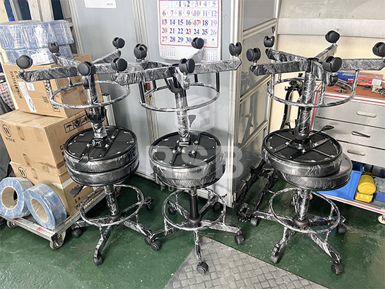 รีวิวภาพถ่ายจากหน้างานจริงค่ะ จัดส่งถึงที่เรียบร้อย หน้างานนี้ลูกค้าอยากได้เก้าอี้บาร์มีล้อไปใช้