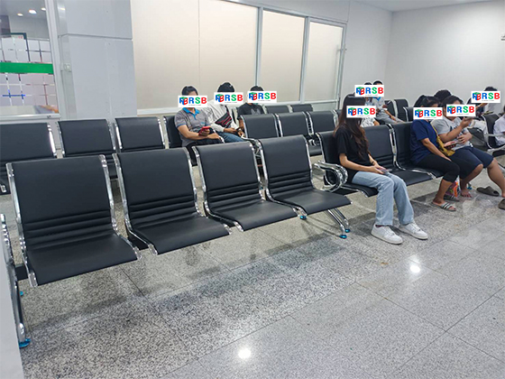 การเลือกเก้าอี้พักคอยเก้าอี้นั่งรอใช้บริการที่โรงพยาบาลต้องเลือกเก้าอี้ที่แข็งแรง รับน้ำหนักได้เยอะ ใช้งานได้ในระยะยาว และนั่งสบาย