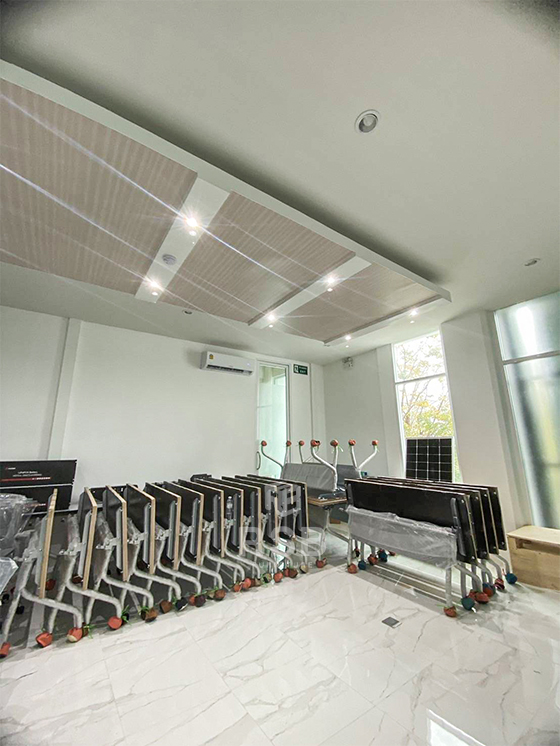 นำภาพถ่ายจากหน้างานที่ไปจัดส่งโต๊ะพับล้อเลื่อน ขาเหล็กหนา ขนาดโต๊ะ กว้าง 150 ลึก 60 และสูง 75 cm ค่ะ