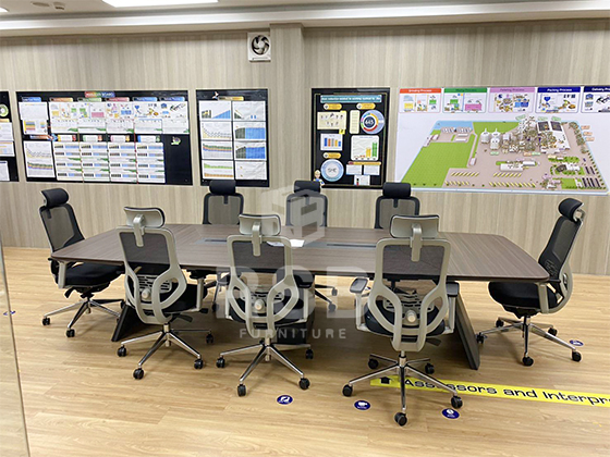 หน้างานนี้ลูกค้าต้องการเปลี่ยนโต๊ะประชุมภายในออฟฟิศใหม่ ต้องการขนาดที่นั่งประชุมได้ 6-8 ที่นั่ง