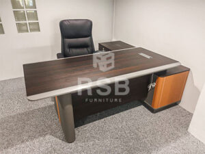 จัดส่งเรียบร้อยโต๊ะทำงานเข้ามุมผู้บริหารพร้อมกับเก้าอี้ผู้บริหารเบาะหนัง