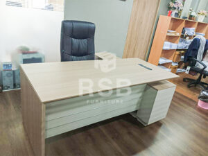 โซนมุมทำงานของผู้จัดการ ลูกค้าเลือกใช้โต๊ะทำงานผู้บริหาร ตัวแอล ขนาด 180 cm รุ่นขายดี