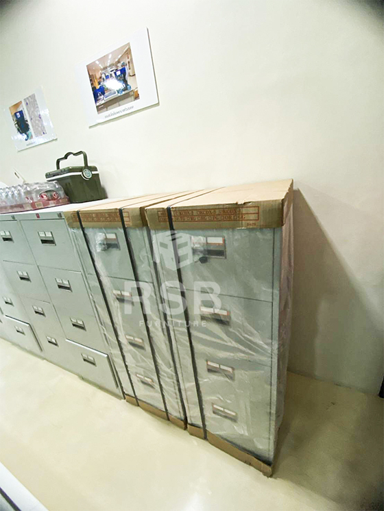 สำหรับหน้างานนี้จัดส่งตู้ลิ้นชักเหล็ก เก็บแฟ้ม แบบ 4 ลิ้นชัก ยี่ห้อ LUCKYWORLD รุ่น KCDX-4