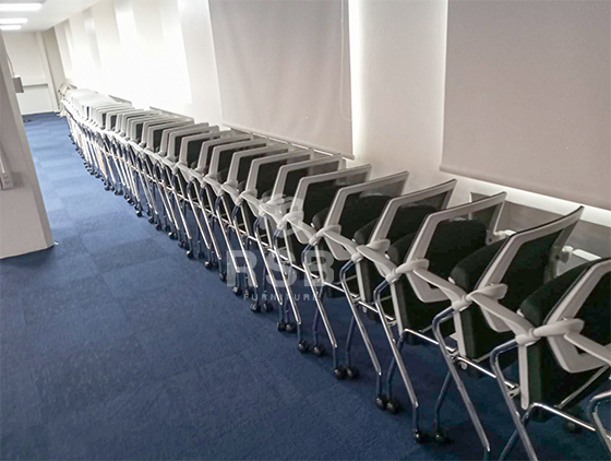 ภาพถ่ายจากหน้างาน จัดส่งเรียบร้อยค่ะ เก้าอี้สัมมนา เก้าอี้ห้องประชุม มีล้อเลื่อนขาเหล็ก 4 ขา รุ่นเบาะที่นั่งพับขึ้นได้