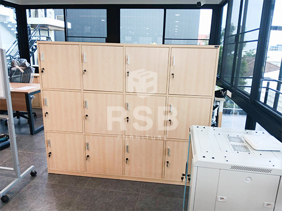 จัดส่งถึงที่เรียบร้อยค่ะ หน้างานนี้ลูกค้าได้เลือกซื้อตู้สำหรับใส่แฟ้มเอกสารที่ออฟฟิศค่ะ ได้เลือกซื้อตู้ล็อกเกอร์แบบ 12 ประตู