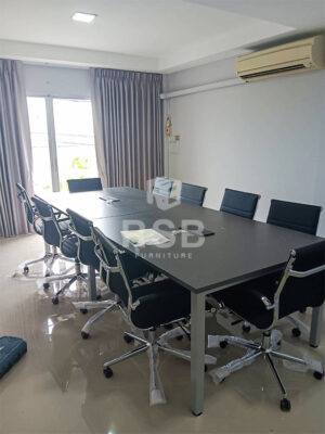 รีวิวภาพถ่ายจากหน้างานภายในห้องประชุมลูกค้าเลือกซื้อโต๊ะประชุมแบบตัวต่อและเก้าอี้สำนักงาน