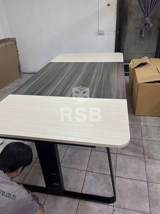 จัดส่งและประกอบติดตั้งเรียบร้อยโต๊ะประชุมขาเหล็ก LUNA ดีไซน์แบบ 3 ขา