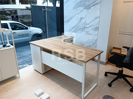 จัดส่งถึงที่แล้วค่ะสำหรับโต๊ะโซนนั่งทำงาน โต๊ะรุ่นนี้ L-Shape ขนาด 160 CM พร้อมชั้นวางของ