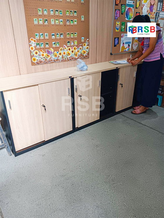 สีบีชตัดด้วยสีดำเป็นสีที่สวยมากๆค่ะ หน้างานนี้ลูกค้าได้เลือกสีไปใช้กับตู้เอกสารบานเลื่อน