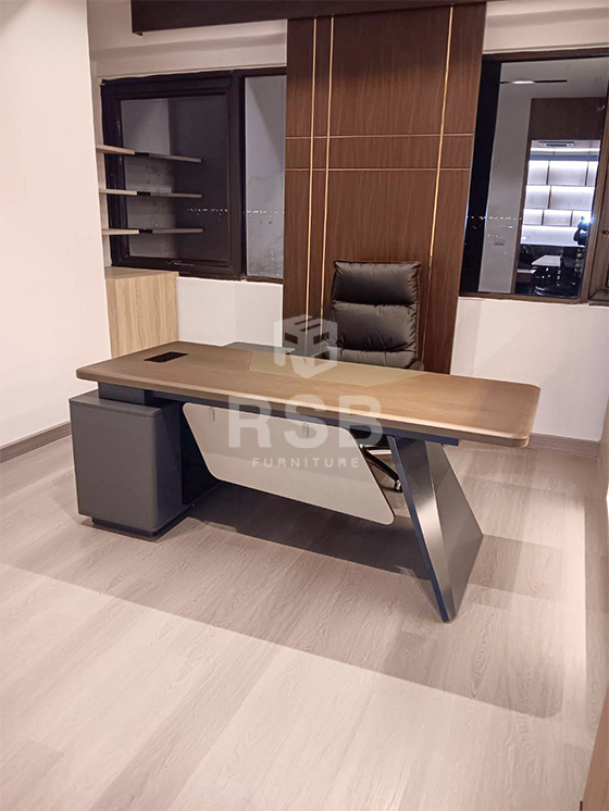 มาดูตัวอย่างหน้างานโซนห้องทำงานของผู้บริหารกันค่ะ หน้างานนี้ลูกค้าได้เลือกซื้อโต๊ะทำงานและเก้าอี้ไปใช้