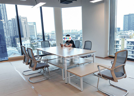 รีวิวภาพถ่ายจากหน้างานจัดส่งสินค้าจำนวน 3 รายการ มีโต๊ะจำนวน 2 รุ่น และเก้าอี้สำนักงานขา C