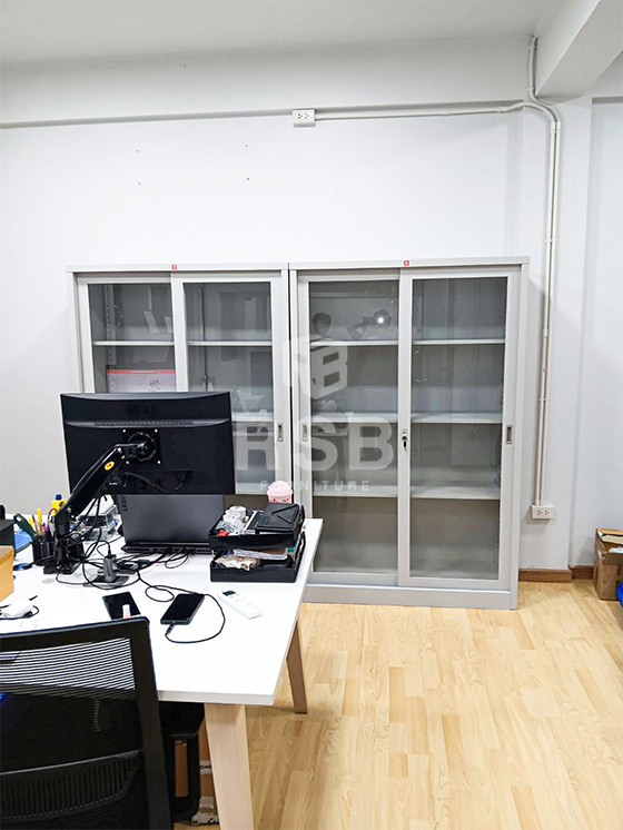 สำหรับหน้างานนี้จัดส่งเรียบร้อยค่ะ ลูกค้าเลือกสั่งซื้อตู้เอกสารเหล็ก บานเลื่อนกระจก ยี่ห้อ Lucky world