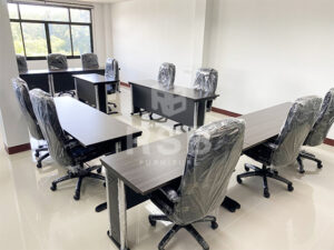 ภาพถ่ายจากหน้างานจริงค่ะ ลูกค้าได้มาเลือกซื้อโต๊ะทำงานและเก้าอี้ไว้ใช้ในออฟฟิศเปิดใหม่