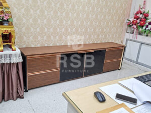 ภาพถ่ายจากหน้างานจริงค่ะ จัดส่งตู้เก็บเอกสารเตี้ย Sideboard 4 ลิ้นชัก 2 บานเปิดกระจก