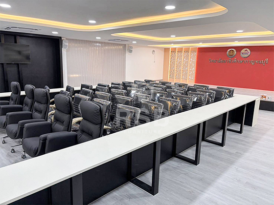 หน้างานนี้จัดส่งเก้าอี้ภายในห้องประชุมของวิทยาลัย จำนวน 2 รุ่น สำหรับประธานและผู้เข้าร่วมประชุม