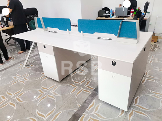 เป็นโต๊ะทำงานกลุ่ม 4 ที่นั่ง สไตส์มินิมอลมากๆ หน้างานนี้ลูกค้าสั่งซื้อไปใช้งานภายในออฟฟิศ