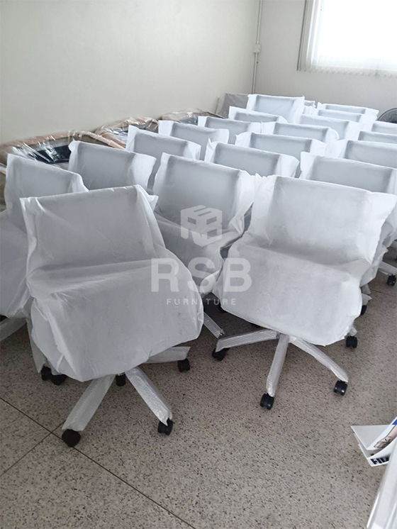 ภาพถ่ายจากหน้างาน จัดส่งเก้าอี้สำนักงาน รุ่นพนักพิงระดับกลางเรียบร้อยค่ะ