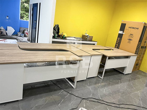 หน้งานนี้เป็นสถานที่ ที่กำลังจะเปิดใหม่ค่ะ ลูกค้าได้เลือกซื้อโต๊ะทำงานตัวแอลกับทางเราไปใช้งาน