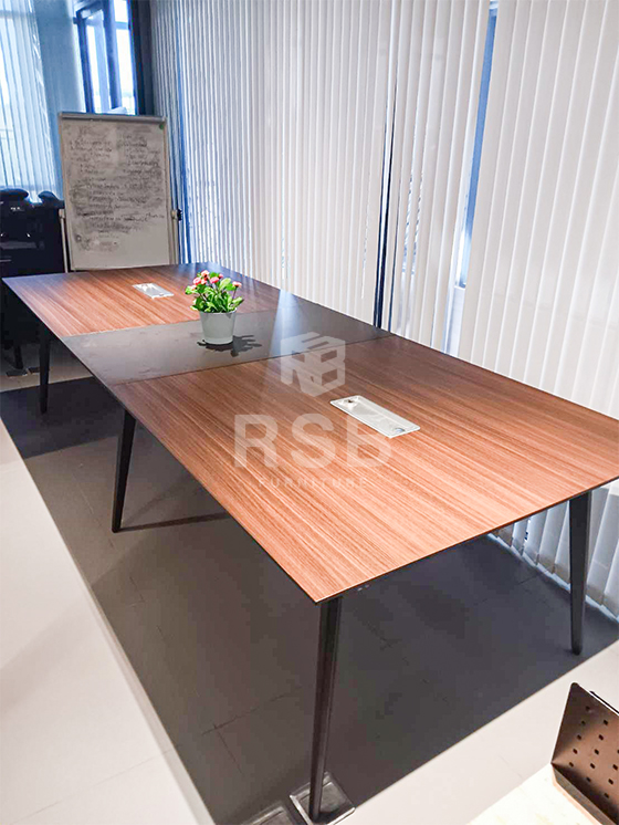 จัดส่งเรียบร้อยโต๊ะประชุมขาเหล็ก 6 ขา ท๊อปเมลามีน เกรด A รุ่นนี้รับน้ำหนักได้ถึง 200 kg แบบกระจายแรง