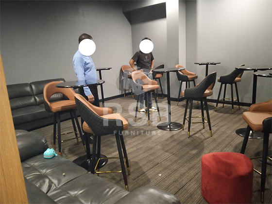 ภาพถ่ายจากหน้างานจริงค่ะจัดส่งเก้าอี้บาร์ รุ่นขาเหล็ก 4 ขา ตัวเก้าอี้สามารถหมุนได้ 360 องศา