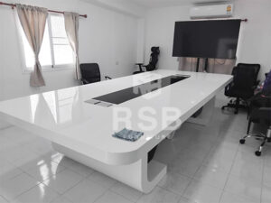 รีวิวภาพถ่ายจากหน้างาน ภายในห้องประชุมค่ะ ลูกค้าได้เลือกซื้อโต๊ะประชุม HIGH GLOSS ท๊อปหนา 80 MM