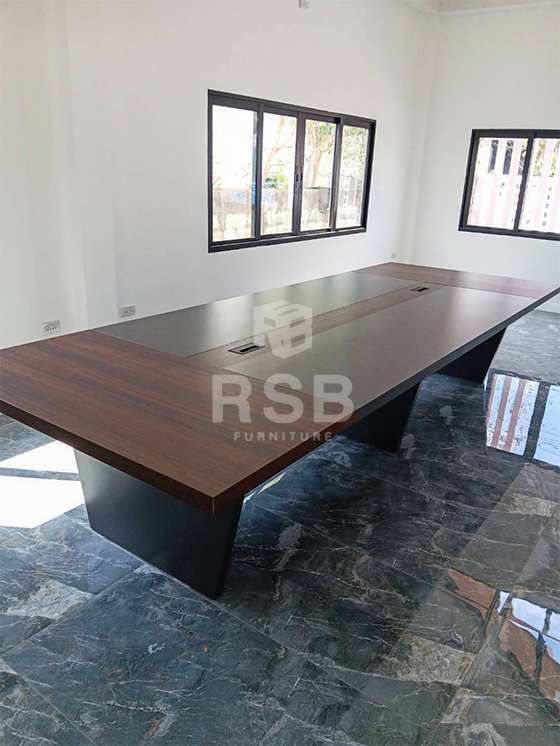 จัดส่งเรียบร้อยโต๊ะประชุม 3 ขา แบบหนา ขนาด 380 x 140 cm ท๊อปปิดผิวเมลามีนเกรด A