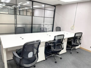 รีวิวภาพถ่ายจากหน้างาน จัดส่งโต๊ะทำงานพร้อมกับเก้าอี้ทำงาน 2 รุ่น