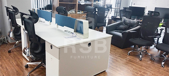 จัดส่งและประกอบติดตั้งเรียบร้อย โต๊ะทำงานกลุ่ม 4 ที่นั่ง ใช้คู่กับเก้าอี้สำนักงาน ergonomic