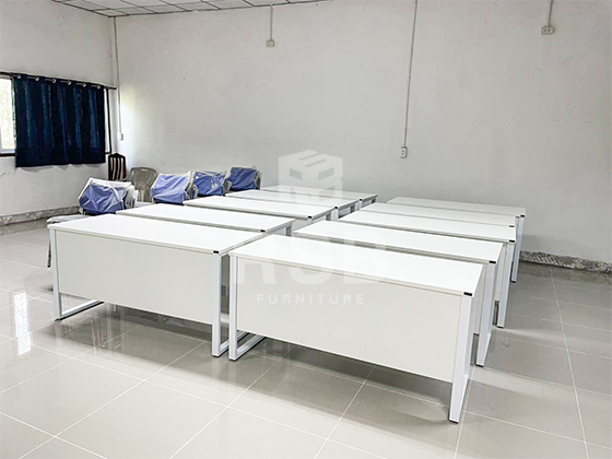 จัดส่งเรียบร้อยโต๊ะทำงานขาเหล็กตัว C ท๊อปปิดผิวด้วยเมลามีนเกรด A