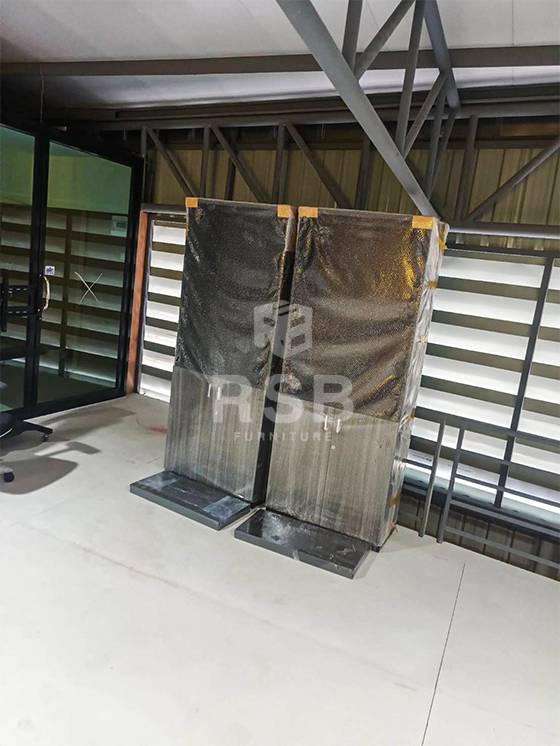 รีวิวภาพถ่ายจากหน้างานจัดส่งตู้เอกสาร 2 ชั้นโล่งบน 2 ชั้นล่างบานเปิด เมลามีนสีกราไฟท์ตัดดำค่ะ