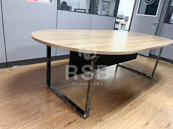 เป็นห้องประชุมขนาดเล็กสำหรับประชุมกันภายในทีม ลูกค้าสั่งซื้อเป็นโต๊ะประชุมทรงแคปซูล