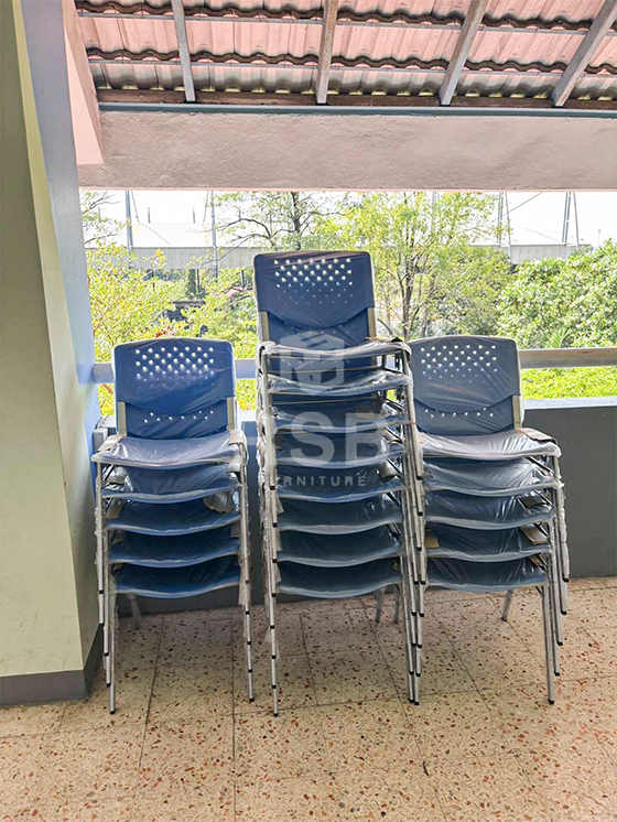 หน้างานนี้จัดส่งเก้าอี้สำนักงาน โครงเหล็กทรงสี่เหลี่ยม พนักพิงที่นั่ง โพลี เกรด A