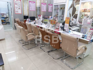 ในภาพเป็นรูปถ่ายจริงจากหน้างานที่นำไปจัดส่งค่ะ เก้าอี้ทำงาน ขาเหล็กตัว C ระดับกลาง มีขาหลัง ช่วยรับน้ำหนัก