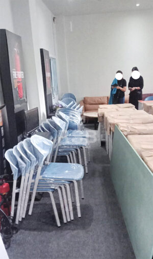 ภาพถ่ายจากหน้างานจริงค่ะ จัดส่งเก้าอี้สำนักงาน พนักพิงและที่นั่งโพลี ขาเหล็ก