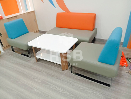 ภาพถ่ายจากหน้างานจริงค่ะ ในภาพจัดส่งโซฟาจำนวน 2 รุ่น มีรุ่น SF091+รุ่น SF092 และโต๊ะกลางโซฟา