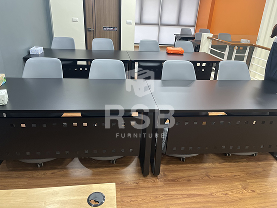 หน้างานนี้ลูกค้าสั่งซื้อเก้าอี้อเนกประสงค์ รุ่นที่นั่งหมุนได้ 360 องศา และโต๊ะทำงานขาเหล็กดีไซน์