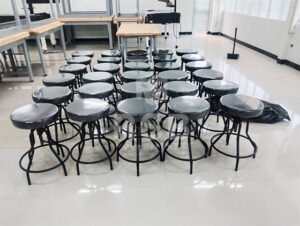 จัดส่งถึงที่เรียบร้อย เก้าอี้บาร์ตัวเตี้ย รุ่นไม่มีล้อ ขาเหล็กพ่นสีดำ