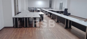 ภาพถ่ายจากหน้างานที่นำโต๊ะทำงานขาเหล็กปั้มเงา พร้อมเก้าอี้ผู้บริหารเบาะหนังไปจัดส่งค่ะ