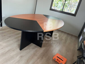 ภาพถ่ายจากหน้างานจริงค่ะ จัดส่งโต๊ะประชุม ยี่ห้อ MONO ท๊อปทรงรี ขาไม้