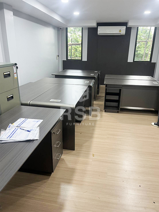 สำหรับภาพถ่ายจากหน้างานนี้ จัดส่งโต๊ะทำงาน รุ่นขายดี ภายในออฟฟิศที่กำลังจะเปิดใหม่ค่ะ