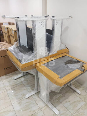 จัดส่งถึงที่เรียบร้อยโต๊ะทำงานขาเหล็กปั้มเงา ท๊อปโต๊ะและบังหน้าเมลามีนสีกราไฟท์ลายไม้