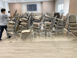 หน้างานในภาพได้ทำการสั่งซื้อเก้าอี้จัดเลี้ยงรุ่นเดิมไปใช้งานเพิ่มค่ะ สั่งหุ้มหนัง PVC สีเดิม