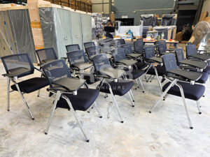 สำหรับหน้างานนี้จัดส่งเก้าอี้เลคเชอร์ รุ่นขาเหล็กหนา 1.2 mm รับน้ำหนักได้เยอะ ขาชุบเงาด้วยระบบไฟฟ้า