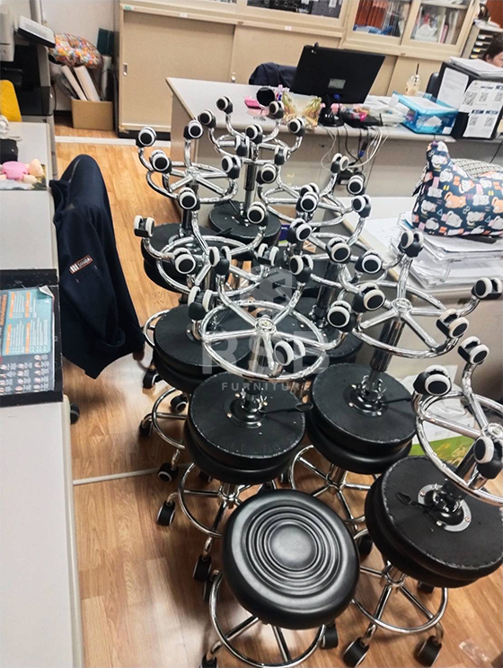 เป็นเก้าอี้บาร์ตัวเตี้ย รุ่นที่ขายดีอีกรุ่นเลยค่ะ ลูกค้าส่วนใหญ่ซื้อไปใช้งานแล้วกลับมาซื้อซ้ำไปใช้งานเพิ่มบ่อยมากๆ