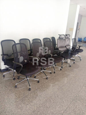 ภาพถ่ายจากหน้างานจัดส่งเก้าอี้สำนักงาน พนักพิงตาข่าย จำนวน 2 รุ่น