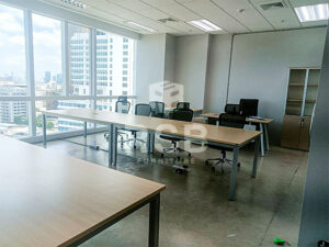 ภาพหน้างานจริงกับการส่งมอบโต๊ะประชุมขาเหล็ก ณ อาคารสำนักงานใหญ่